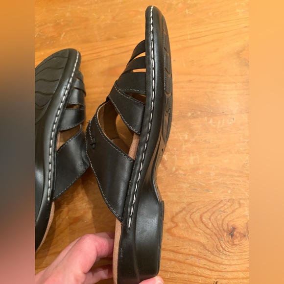 New in Box Earth Origins size 9 women’s Black Leather Sandals. Beautiful! - Picture 3 of 9
